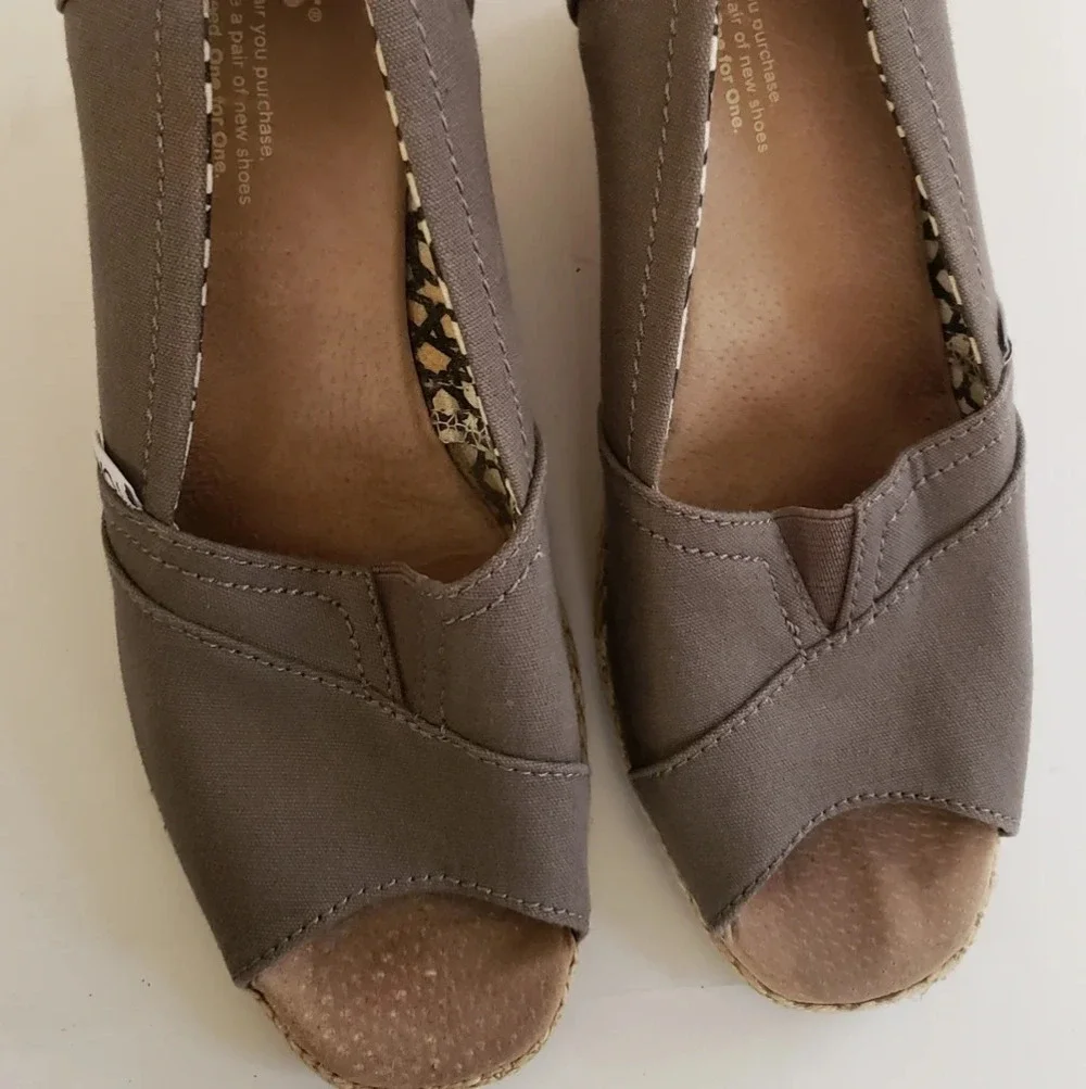 Toms wedge heel shoe